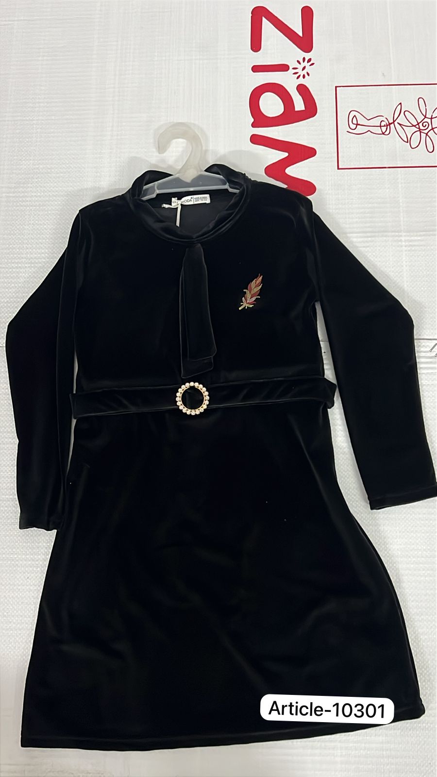 Elegant Black Velvet A-Line Dress with Tie-Neck Collar and Belt